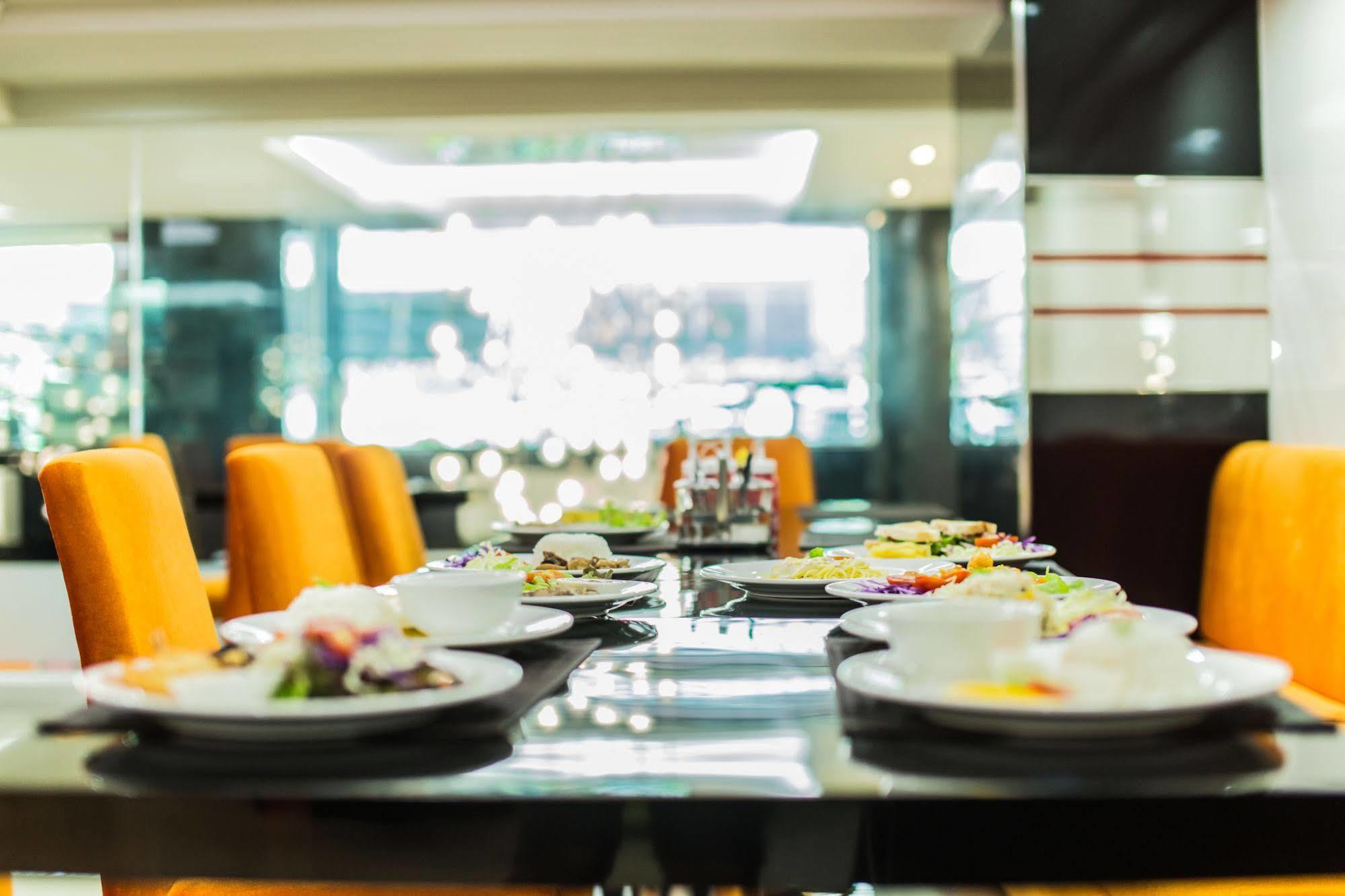 Le Touche Hotel 방콕 외부 사진